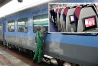 ইতিহাস তৈরি করে ছুটছে গতিমান এক্সপ্রেস, যাত্রীদের গোলাপ ফুল দেবেন সেবিকারা