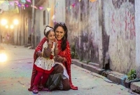 মায়ের গানে মডেল যখন ছোট্ট মেয়ে