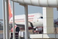 ওই নারীকে পাশে না পেলে উড়বে না বিমান, জেদ ধরলেন পাইলট