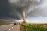 ঘূর্ণিঝড় ক্যামেরাবন্দি, কিন্তু বাঁচল না স্ত্রী