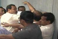 এমপির তোপের মুখে পূর্তমন্ত্রী, সমর্থকদের মধ্যে হাতাহাতি