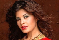 বন্যার্তদের পাশে দাঁড়ালেন ‘কিক’ তারকা জ্যাকুলিন