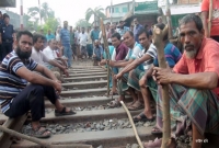 ফের রাজপথ-রেলপথে পাটকল শ্রমিকরা, জনদুর্ভোগ চরমে