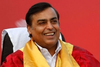 ভারতের সব থেকে ধনী ব্যাক্তিটির বাড়িতে গেলে আপনাকে না খেয়ে বেরোতে দেবেন না