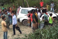 গাজীপুরে মাইক্রোবাস খাদে পড়ে নিহত ১, আহত ২