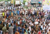 খুলনায় পাটকল শ্রমিকদের অবরোধ তৃতীয় দিনে