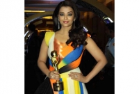 যে কারণে পেছনের দরজা দিয়ে পালালেন ঐশ্বরিয়া!