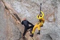 ৬০০ ফুট পাহাড় থেকে বান্ধবীকে প্রেমের প্রস্তাব!