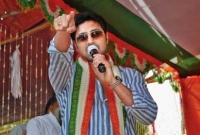 নেতাদের বকবক নয়, দেবকে দেখতে জনতার ঢল