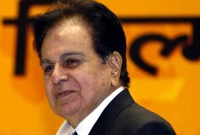 কষ্ট হচ্ছে সেই দিলীপ কুমারের, হাসপাতালে ভর্তি