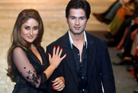 কারিনার নিমন্ত্রণ রক্ষা করলেন না শহীদ কাপুর