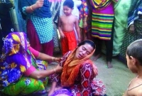 বুকে পিস্তল ঠেকিয়ে বাবাকে মারলো ছেলে