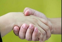 হ্যান্ডশেক করার ধরন দেখে বোঝা যায় উনি কেমন মানুষ