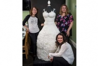 বিয়ে সম্পন্ন হলে পোশাকটা খেয়ে ফেলুন!