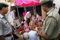 অবশেষে পুলিশ প্রহরায় সম্পন্ন হলো মুসলিম পাত্রের সাথে হিন্দু পাত্রীর বিয়ে