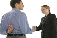 ৫টি সহজ উপায়ে বুঝতে পারবেন আপনার সাথের লোকটি মিথ্যা কথা বলছে কিনা?