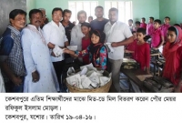 এতিম শিক্ষার্থীদের মাঝে পৌরসভার মিড-ডে মিল প্রদান