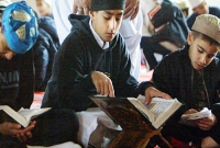 হাত মেলানোয় নাগরিকত্ব পাচ্ছে না একটি মুসলিম পরিবার