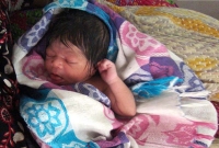 ব্যস্ত রাস্তায় সন্তান জন্ম দিলেন মা, দাইমা হলেন পুলিশ