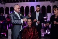 আজব প্রেম, বরের মন খুশি করতে বিয়ের আগেই মাথা ন্যাড়া করলেন কনে!