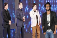 খানদের সাথে টেক্কা দিয়ে সমান পারিশ্রমিক চাইছেন রণবীর সিং