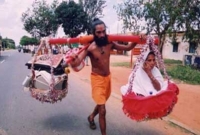 মায়ের আদেশে মাকে কাঁধে নিয়ে ৩৭ হাজার কি.মি পাড়ি ছেলের