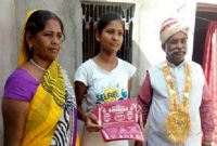 ১৩ বছর পর মা-বাবাকে বিয়ে দিল মেয়ে!