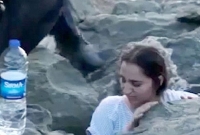 সেলফি তুলতে গিয়ে পাথরচাপা তরুণী