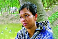 স্ত্রীর চুল কেটে গ্রামছাড়া করলো স্বামী