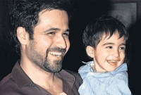 ছেলের থেকে অনুপ্রাণিত হয়ে ক্যান্সার রোগিদের পাশে ইমরান হাশমি