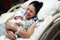 ছাত্রী হয়ে কলেজে গেলেন, ফিরলেন মা হয়ে!