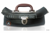 আপনি যা ফেলে দিচ্ছেন তা দিয়েই তৈরি হচ্ছে তাক লাগানো জিনিস