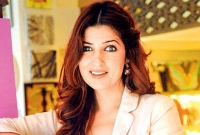 সরাসরি ভক্তের প্রেম প্রস্তাবে যে উত্তর দিলেন অক্ষয় কুমারের সুন্দরী বউ টুইঙ্কল