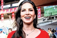 সানির জন্য ক্রিকেট মাঠে ষোল ছক্কার ঝড়