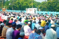 এস্তেস্কার নামাজ পড়ে আল্লাহর কাছে বৃষ্টির চেয়ে কাঁদলেন মুসল্লিরা