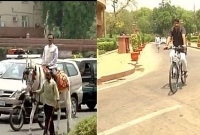 ভারতের পার্লামেন্টে সাংসদরা এলেন ঘোড়া ও সাইকেলে চড়ে! ভারতের পার্লামেন্টে সাংসদরা এলেন ঘোড়া ও সাইকেলে চড়ে!