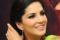 নারীদেরকে কি উপদেশ দিলেন সানি লিওন, জানেন কি?