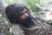 পাগলবেশে রহস্যময় ব্যক্তিকে নিয়ে তোলপাড়