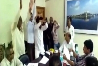 দাবি আদায়ে অভিনব সর্প নৃত্য! সামাজিক মাধ্যমে তোলপাড়