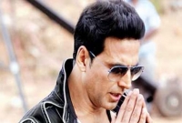 ভক্তকে দেহরক্ষীর চড়, ক্ষমা চাইলেন অক্ষয় কুমার