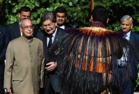 মারমুখী মেজাজে লাঠি হাতে প্রণব মুখার্জিকে স্বাগত! মারমুখী মেজাজে লাঠি হাতে প্রণব মুখার্জিকে স্বাগত!