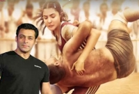 আনুষ্কার জন্মদিনে সালমানের এক মিনিটের বিশেষ উপহার