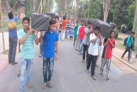 কফিন কাঁধে নিয়ে ‘আগুন জ্বালো স্লোগান’!