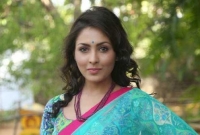 মেয়ের মুখ দেখে যেভাবে বুঝবেন যে আপনাকে ভালোবাসে