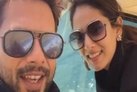 সন্তানসম্ভবা মীরাকে নিয়ে নৌকাবিহারে মেতেছেন শহিদ কাপুর