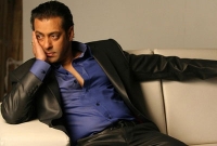 বিতর্কে ‘সুলতান’, গালে হাত সালমানের