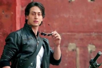 টাইগার শ্রফের ছবি দেখে প্রেমে পড়ে ঘর ছেড়ে পালালো দুই বোন!