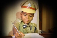 একদিনের সেই ছোট্ট পুলিশ ছেলেটি চলে গেল সবাইকে কাঁদিয়ে