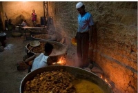 ৪০ বছর ধরে নিরন্ন মানুষের মুখে বিরিয়ানি তুলে দিচ্ছেন ‘বিরিয়ানি বাবা’!