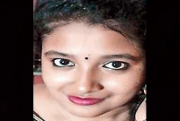 মা জানতে পারেননি, দোকানেই পুড়ছে ইঞ্জিনিয়ারিং পড়ুয়া মেয়েটি